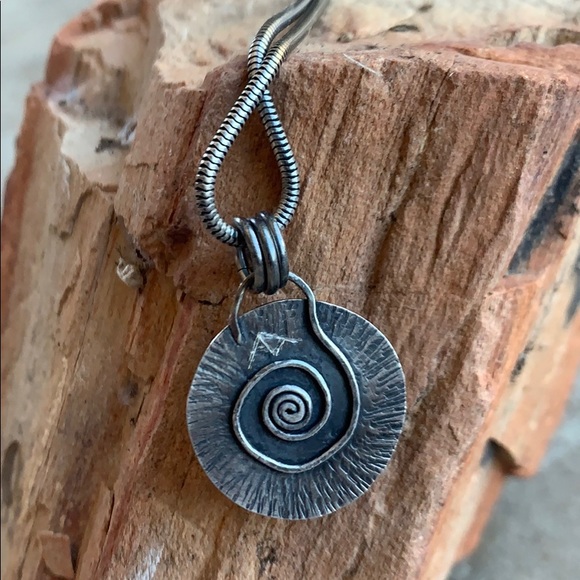 Jewelry: Necklace - Picture 2 of 3